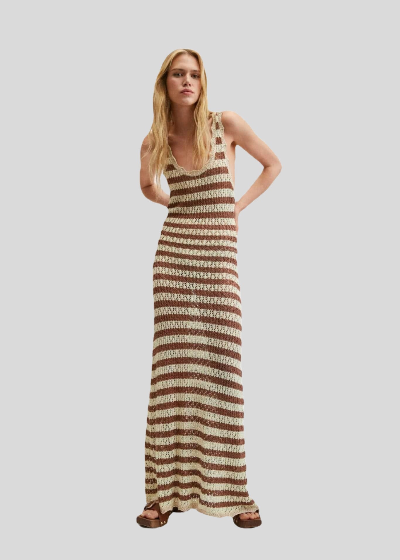 Knitted maxi dress with brown stripes, model Will