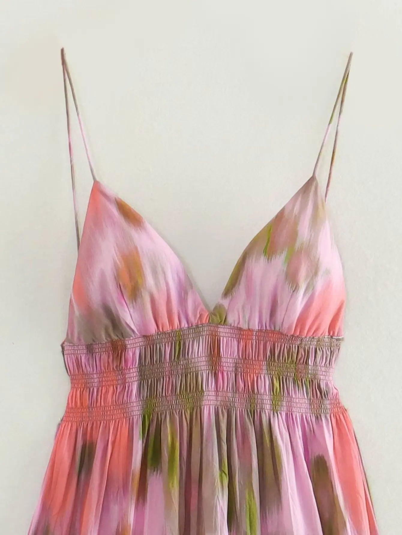 Maxi dress with open back, model Daniella